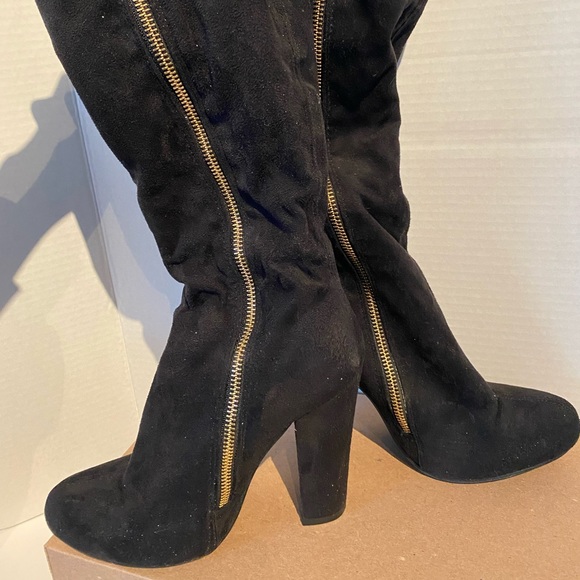 Knee high boots - Picture 1 of 3